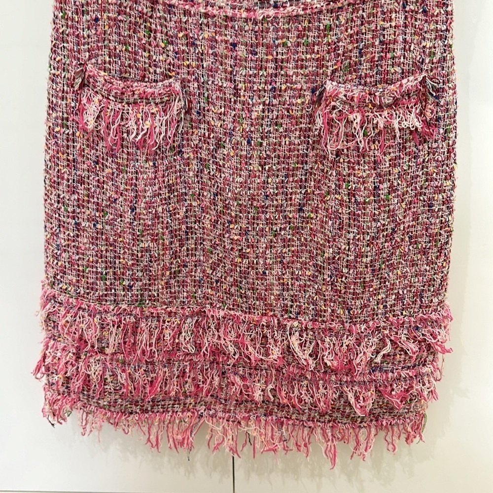 Milly Gabby Tweed Fringe Sleeveless Dress Size 6 Pink
8138 - Picture 4 of 9
